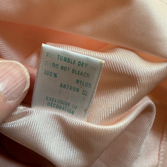 Vintage 60s feminine lace trimmed robe - Picture 3 of 11